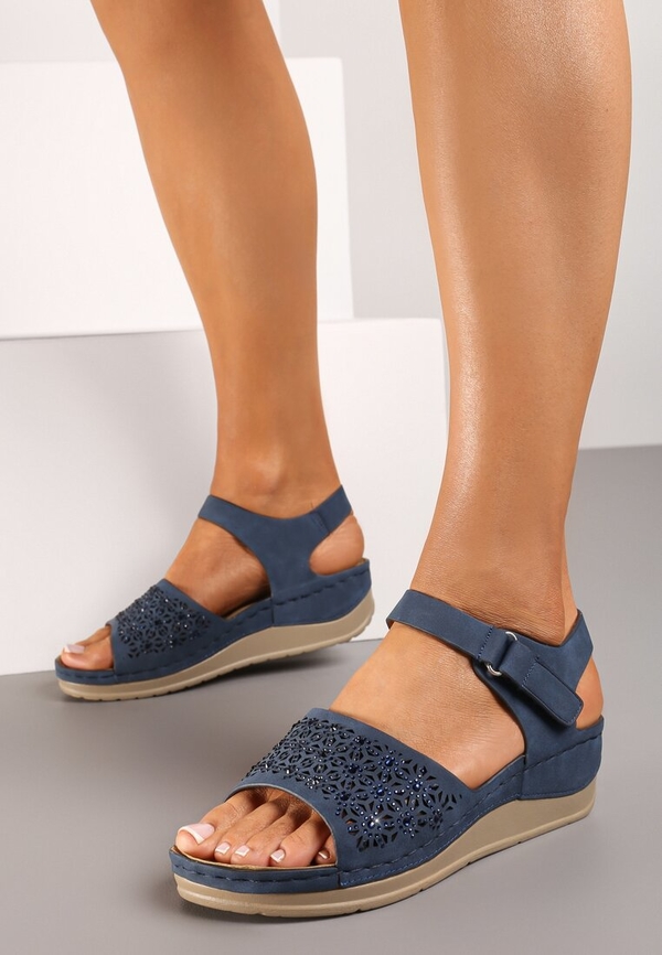 Granatowe sandały Renee w stylu casual ze skóry na koturnie