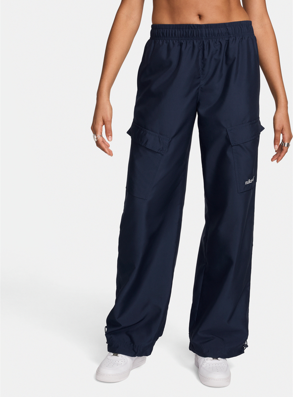 Granatowe spodnie Nike z tkaniny