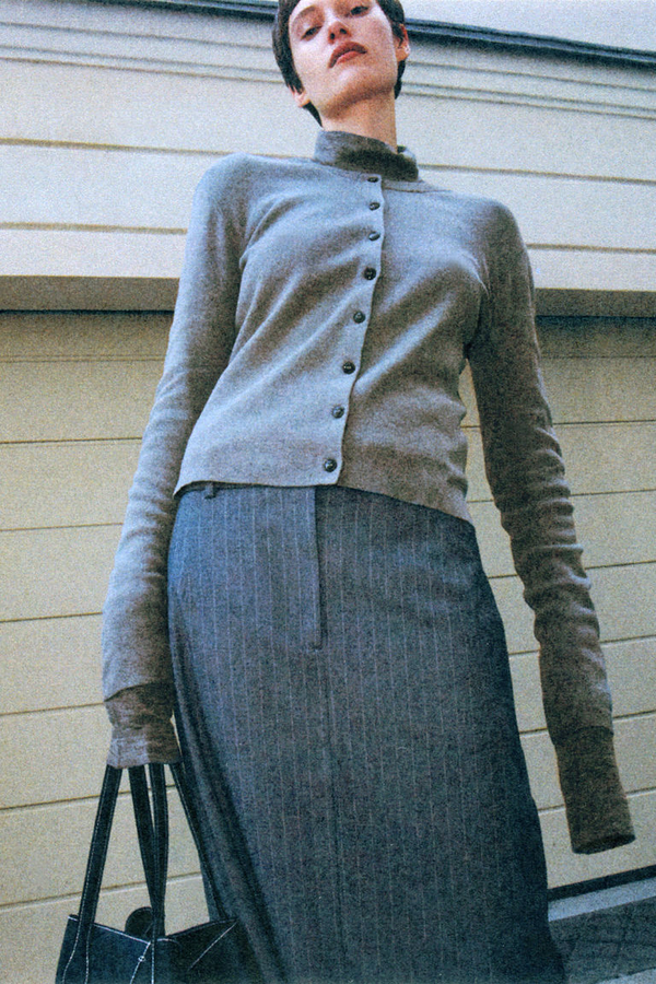 Granatowy sweter H & M w stylu casual