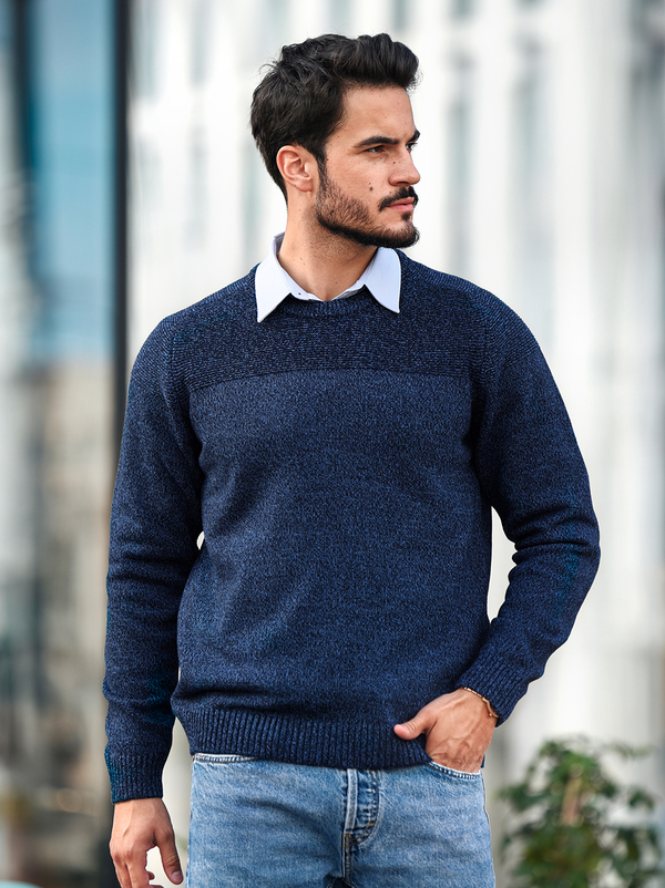 Granatowy sweter M. Lasota w stylu casual ze stójką