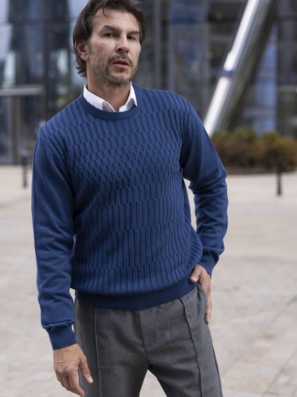Granatowy sweter M. Lasota z okrągłym dekoltem w stylu casual z bawełny