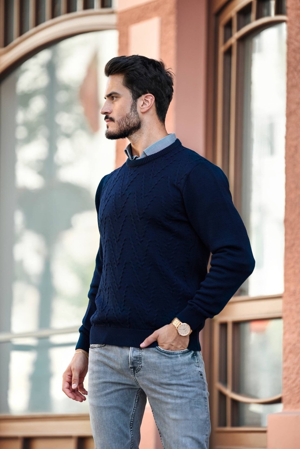 Granatowy sweter M. Lasota z wełny z okrągłym dekoltem w stylu casual