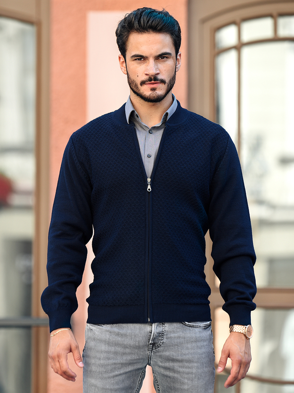 Granatowy sweter M. Lasota ze stójką w stylu casual z wełny
