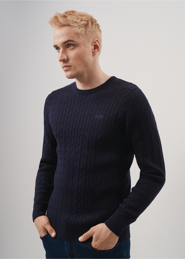 Granatowy sweter Ochnik z bawełny z okrągłym dekoltem w stylu casual