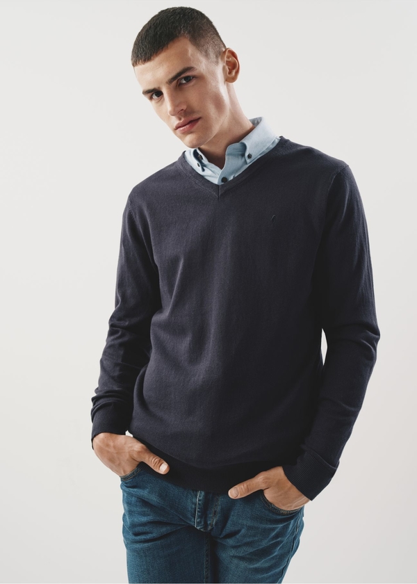 Granatowy sweter Ochnik ze stójką z bawełny w stylu casual