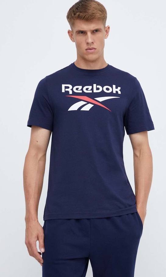 Granatowy t-shirt Reebok z krótkim rękawem w młodzieżowym stylu z nadrukiem