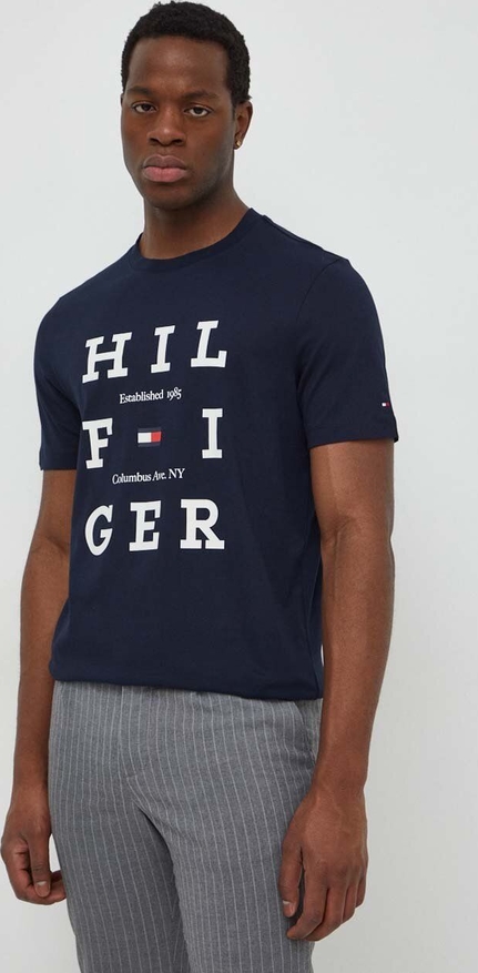 Granatowy t-shirt Tommy Hilfiger z krótkim rękawem w młodzieżowym stylu z nadrukiem