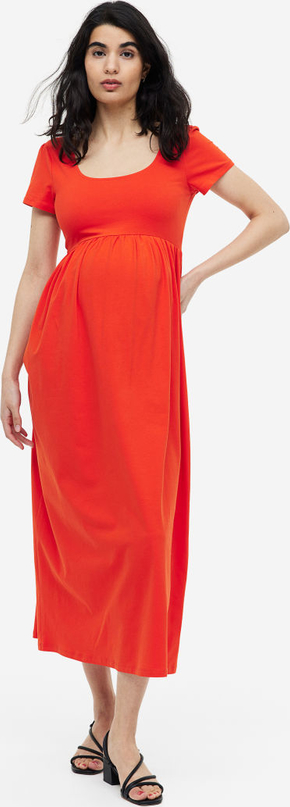 H & M & - MAMA Dżersejowa sukienka z dekoltem karo - Czerwony
