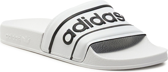 Klapki Adidas z płaską podeszwą z nadrukiem
