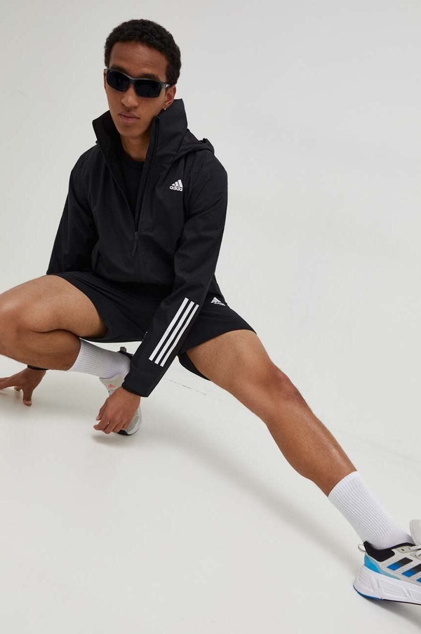Kurtka Adidas w sportowym stylu krótka