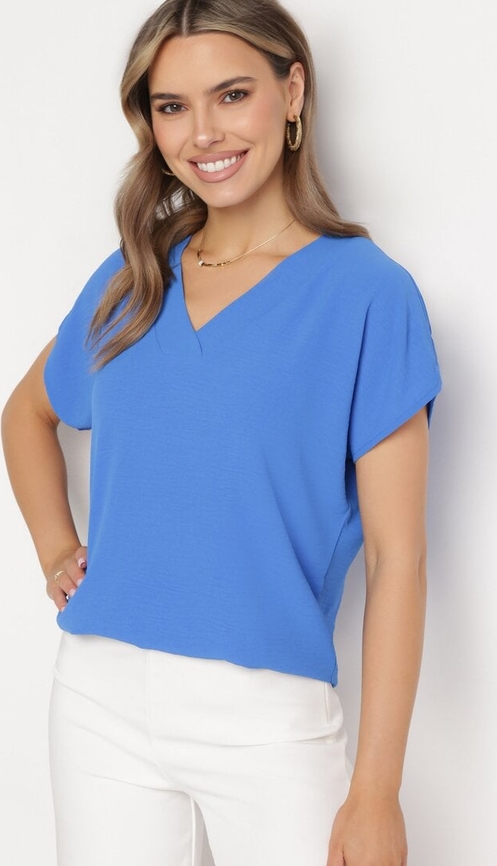 Niebieska bluzka born2be w stylu casual z dekoltem w kształcie litery v