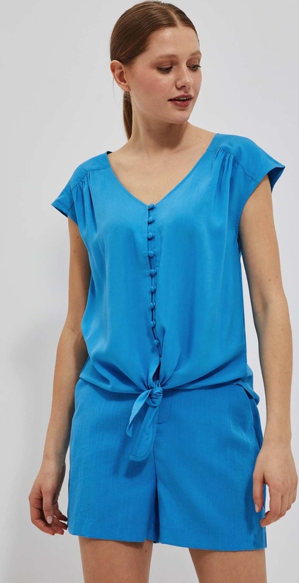 Niebieska bluzka Moodo.pl z dekoltem w kształcie litery v w stylu casual