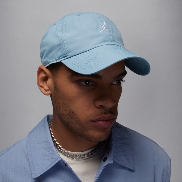 Niebieska czapka Jordan z nadrukiem