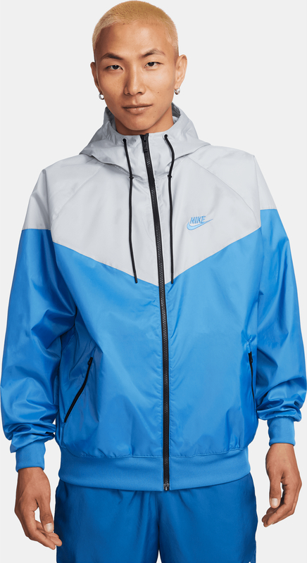 Niebieska kurtka Nike w sportowym stylu