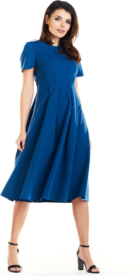 Niebieska sukienka Awama rozkloszowana z krótkim rękawem