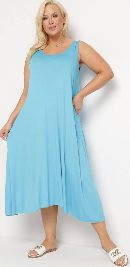 Niebieska sukienka born2be w stylu klasycznym