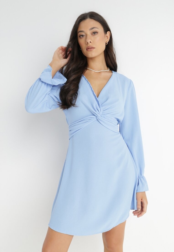 Niebieska sukienka born2be w stylu klasycznym z długim rękawem z dekoltem w kształcie litery v