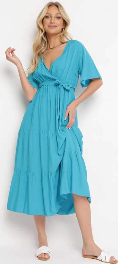 Niebieska sukienka born2be z bawełny midi z dekoltem w kształcie litery v