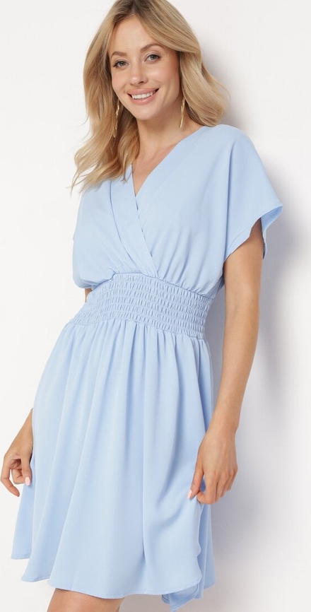 Niebieska sukienka born2be z dekoltem w kształcie litery v mini z krótkim rękawem