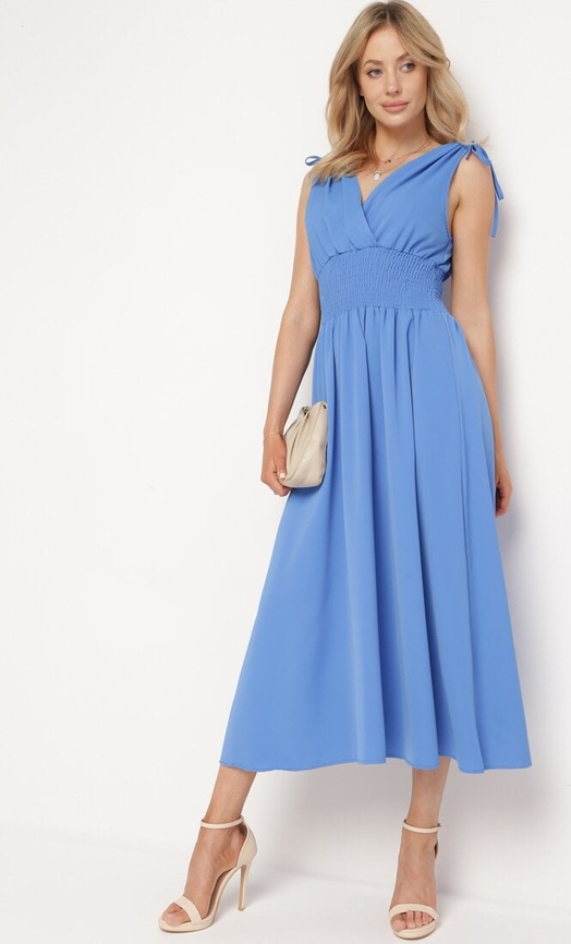 Niebieska sukienka born2be z dekoltem w kształcie litery v na ramiączkach kopertowa