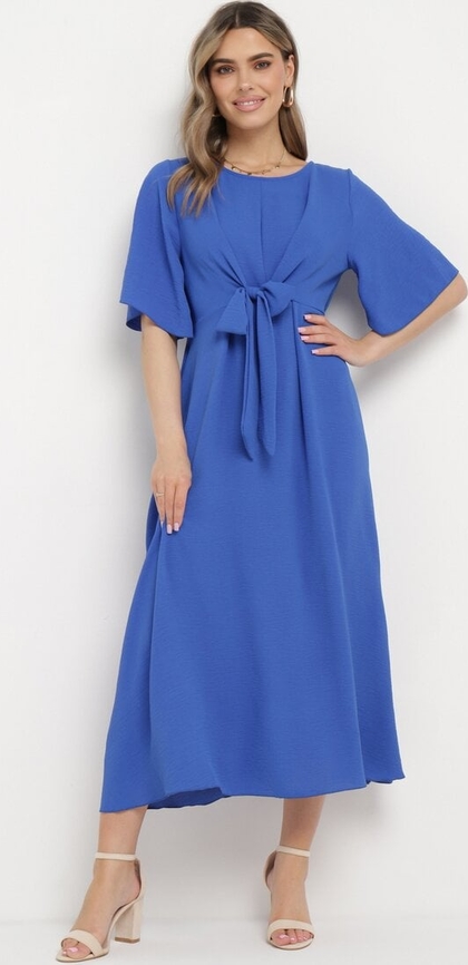Niebieska sukienka born2be z okrągłym dekoltem z krótkim rękawem w stylu casual