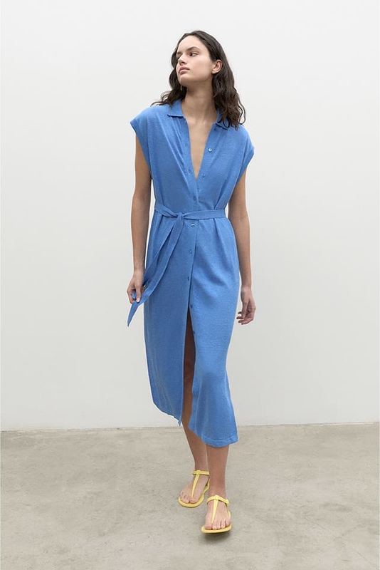 Niebieska sukienka Ecoalf midi z krótkim rękawem