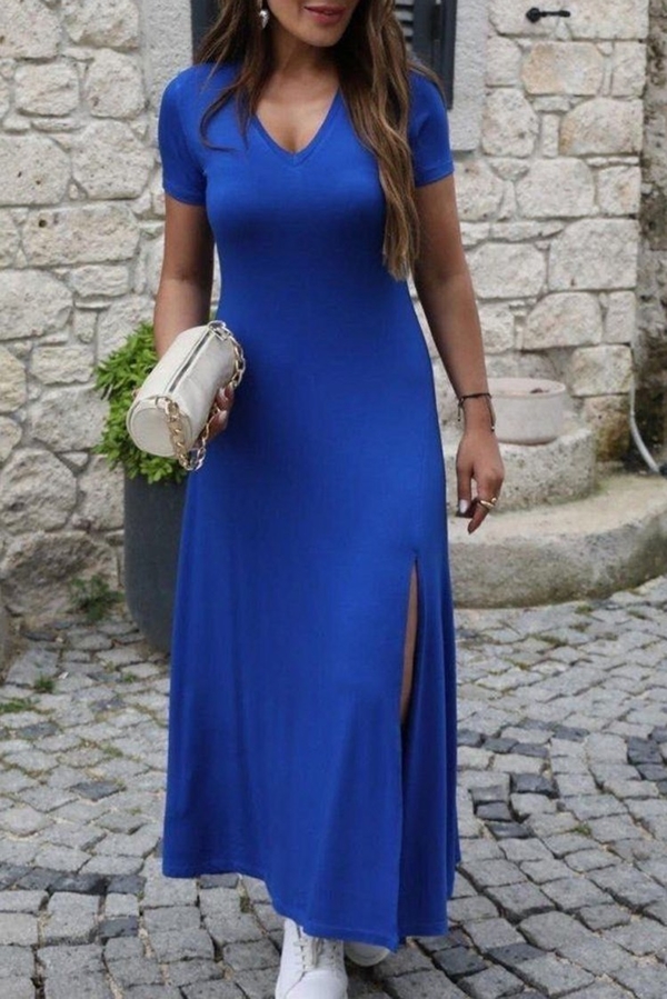 Niebieska sukienka IVET w sportowym stylu