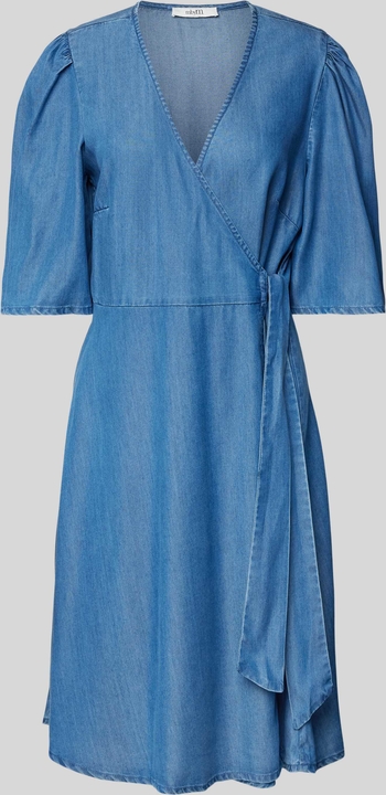 Niebieska sukienka mbyM z dekoltem w kształcie litery v kopertowa z tkaniny
