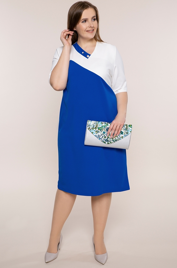 Niebieska sukienka modneduzerozmiary.pl z dekoltem w kształcie litery v midi z długim rękawem