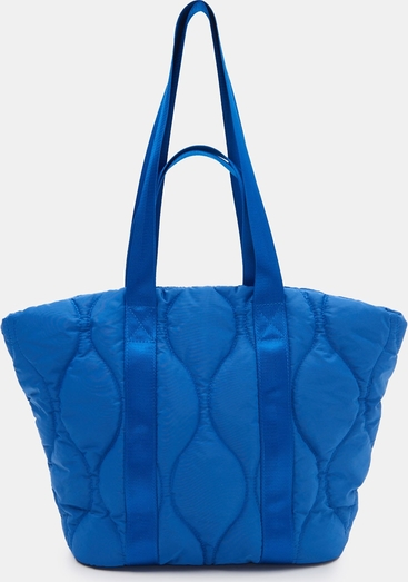 Niebieska torebka Sinsay w wakacyjnym stylu