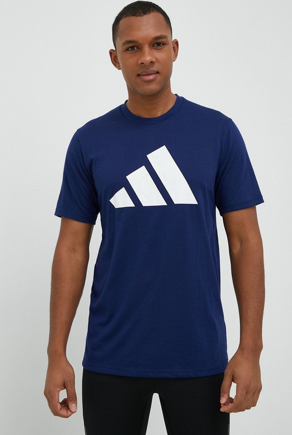 Niebieski t-shirt Adidas Performance z krótkim rękawem w sportowym stylu