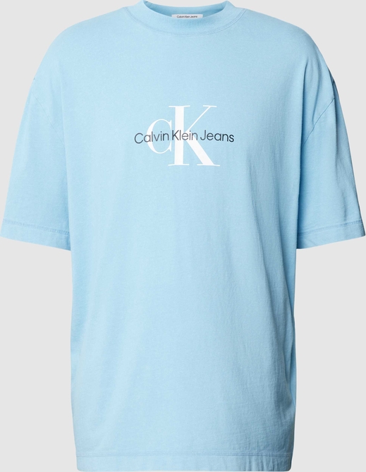 Niebieski t-shirt Calvin Klein w młodzieżowym stylu