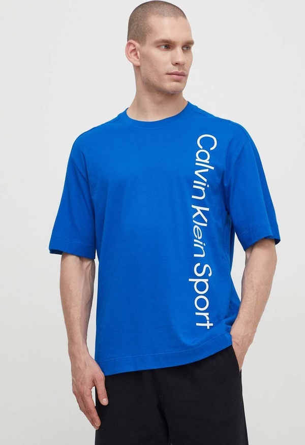 Niebieski t-shirt Calvin Klein z krótkim rękawem z nadrukiem z bawełny