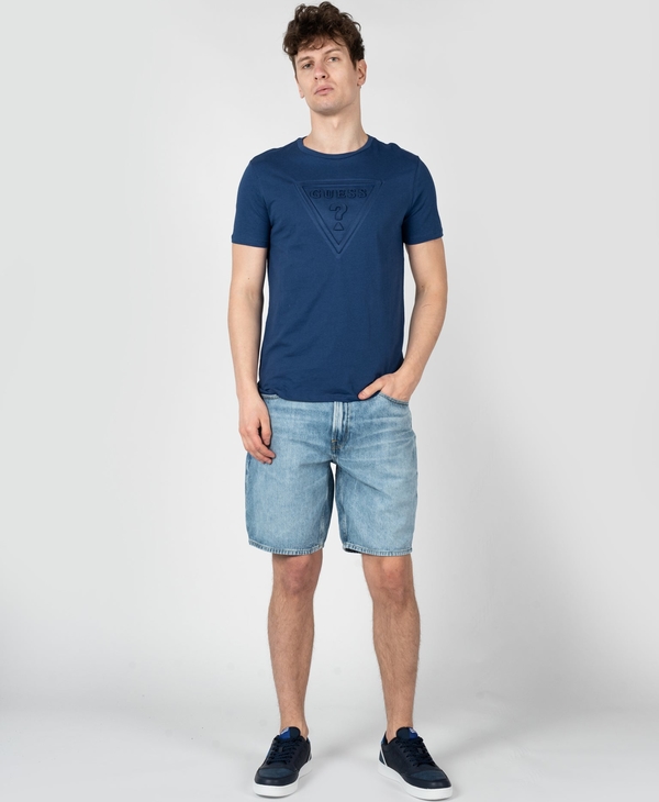 Niebieski t-shirt Guess w stylu casual z krótkim rękawem z tkaniny