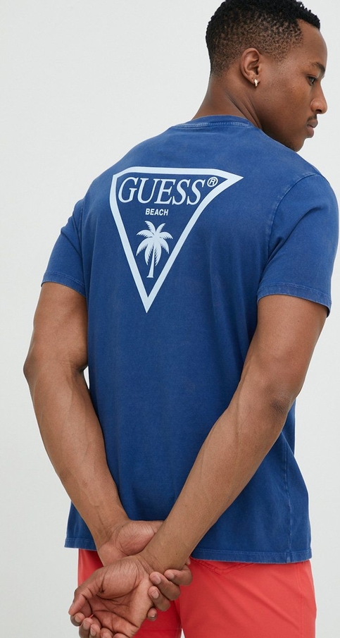 Niebieski t-shirt Guess z bawełny z nadrukiem
