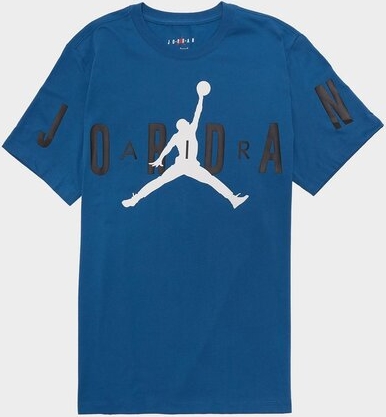 Niebieski t-shirt Jordan w młodzieżowym stylu