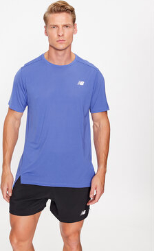 Niebieski t-shirt New Balance w sportowym stylu
