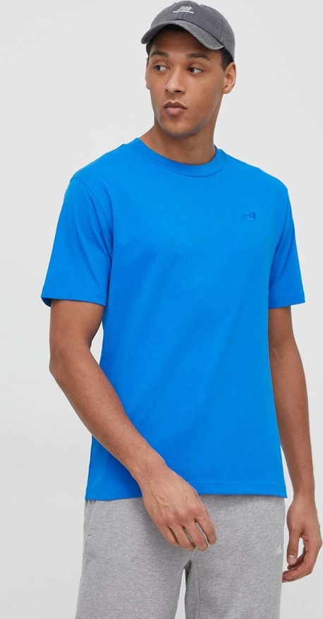 Niebieski t-shirt New Balance z krótkim rękawem w stylu casual