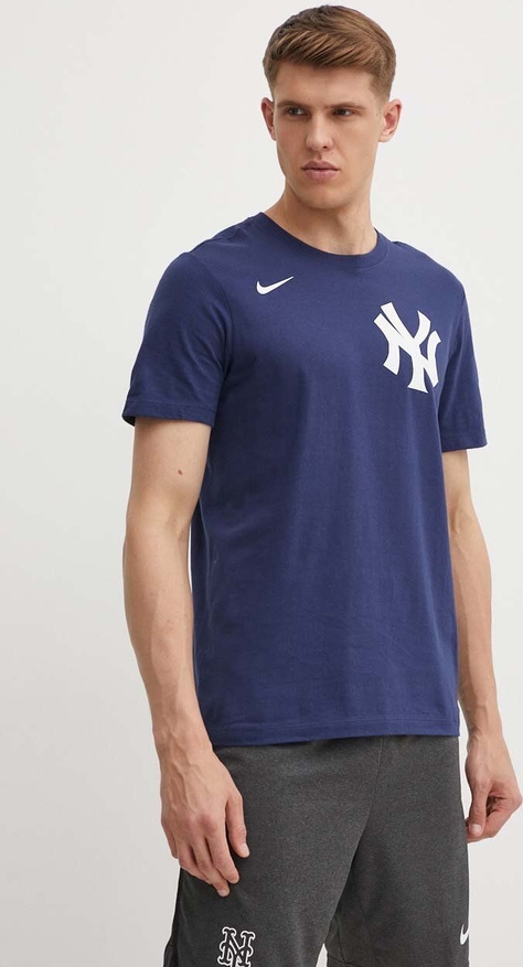 Niebieski t-shirt Nike z nadrukiem w sportowym stylu