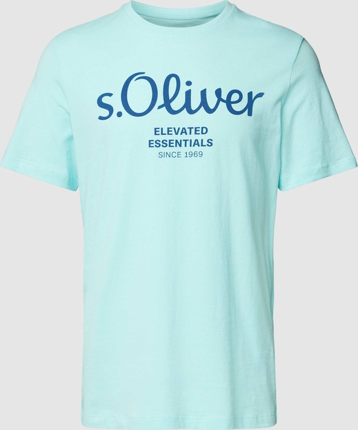 Niebieski t-shirt S.Oliver w młodzieżowym stylu z nadrukiem