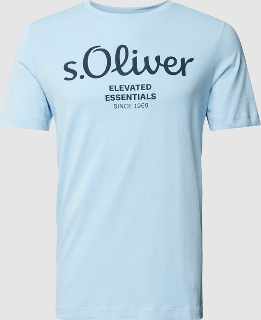Niebieski t-shirt S.Oliver z nadrukiem w młodzieżowym stylu