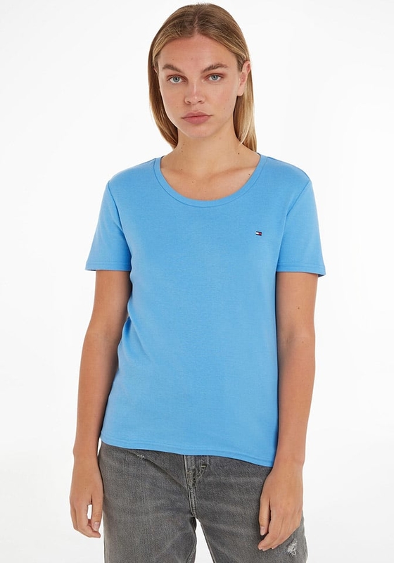 Niebieski t-shirt Tommy Hilfiger z okrągłym dekoltem w stylu casual z krótkim rękawem