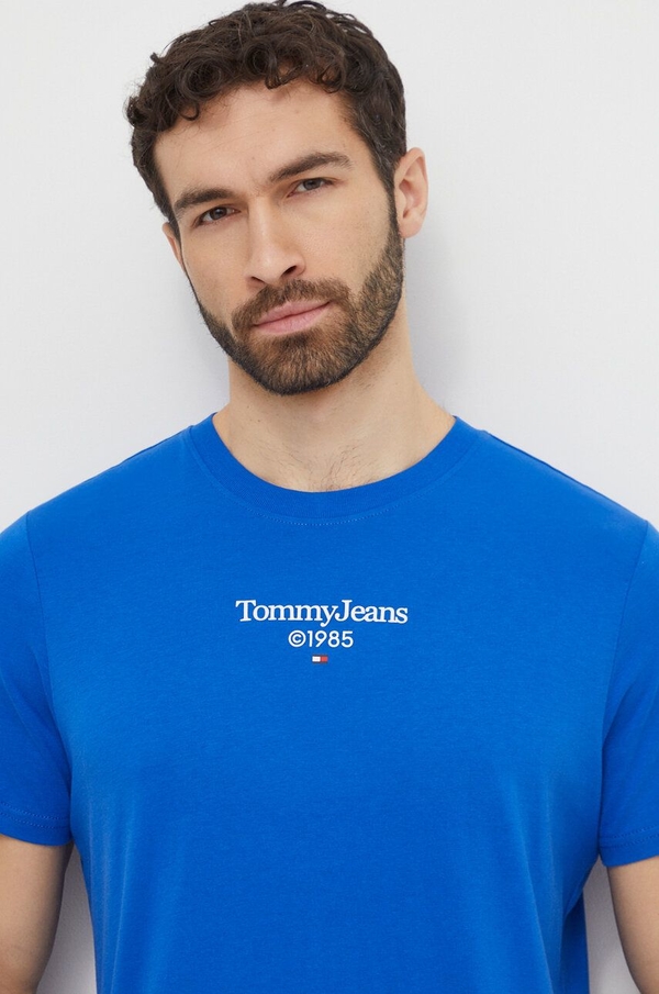 Niebieski t-shirt Tommy Jeans w młodzieżowym stylu
