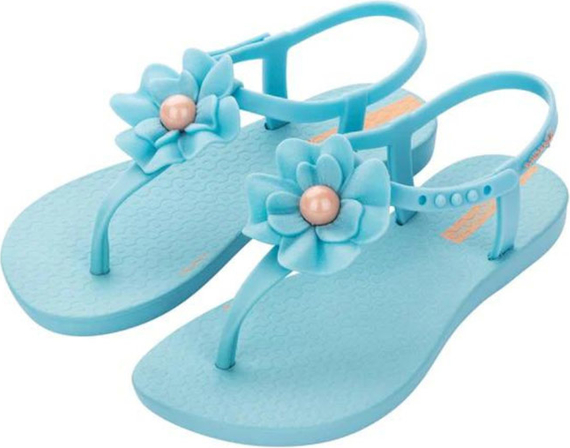 Niebieskie buty dziecięce letnie Ipanema dla dziewczynek w kwiatki