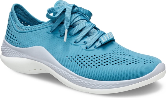 Niebieskie buty sportowe Crocs sznurowane w sportowym stylu