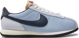 Niebieskie buty sportowe Nike w sportowym stylu sznurowane