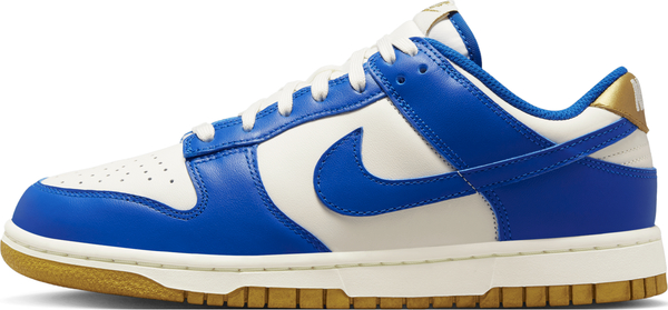 Niebieskie buty sportowe Nike w sportowym stylu sznurowane z płaską podeszwą