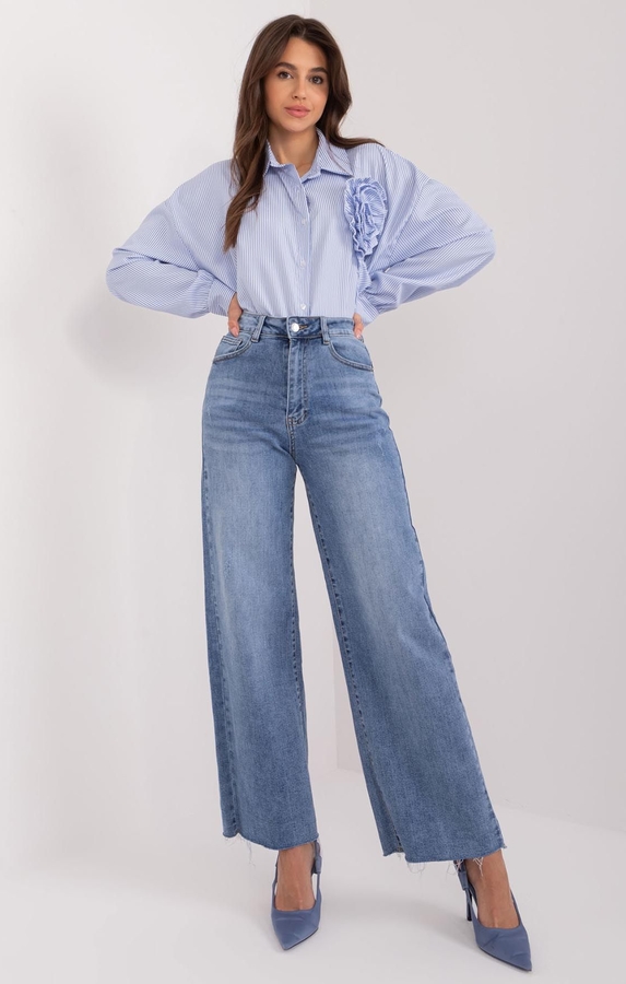 Niebieskie jeansy 5.10.15 w street stylu