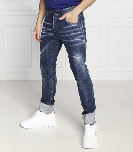 Niebieskie jeansy Dsquared2 w street stylu