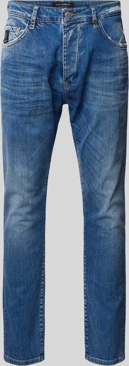 Niebieskie jeansy Elias Rumelis w street stylu